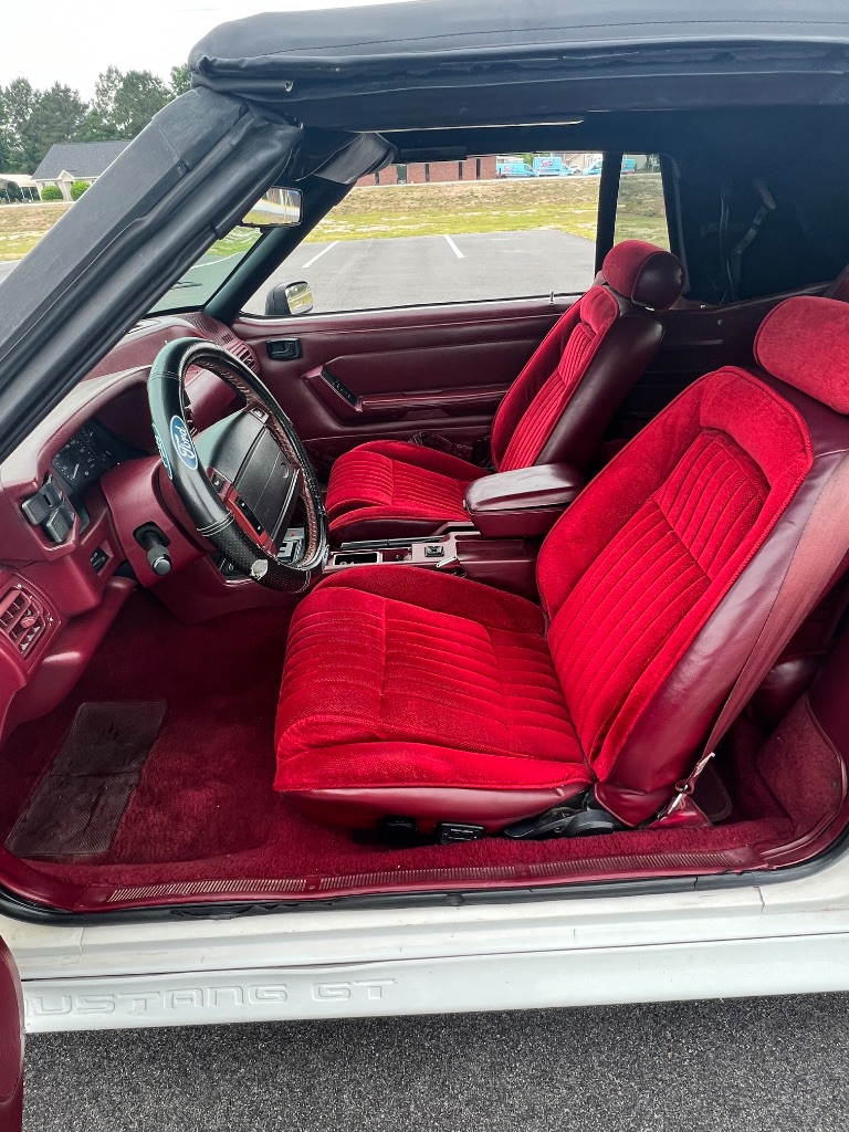 1993 Ford Mustang - Photo 11