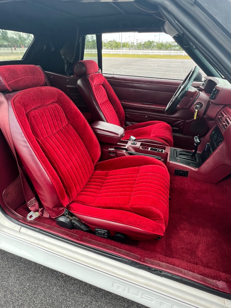 1993 Ford Mustang - Photo 9